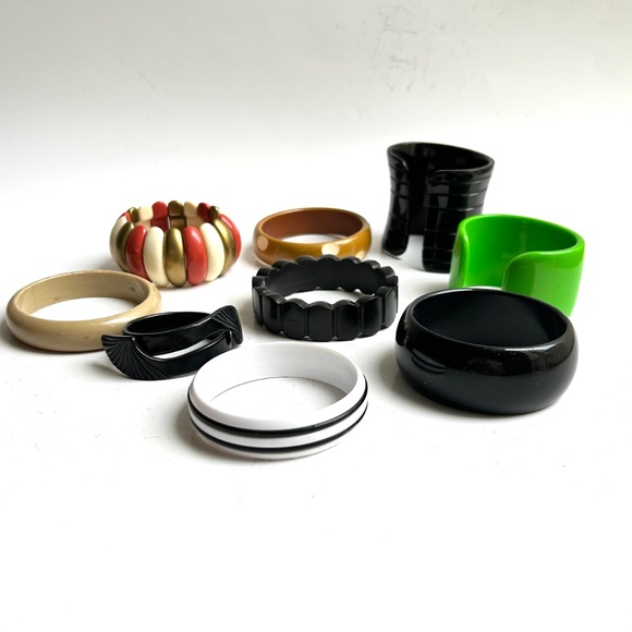 A Dozen Lucite, Plastic, & Celluloid  Bangle Bracelets, Cuffs, Stretchies - Picture 10 of 14
